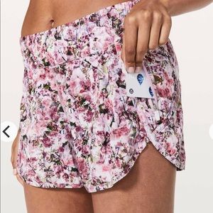 Lululemon Tracker Short V *4"